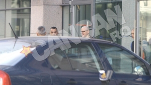 VIDEO Celebru la Hollywood, de nerecunoscut in Romania. Chel si imbracat modest, Matt Damon a trecut neobservat in Capitala!