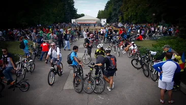 ALTERCAŢIE la PROTESTUL BICICLIŞTILOR, după ce un şofer a intrat cu maşina între manifestanţi