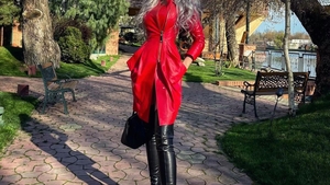 Bianca Drăgușanu, ironizată pe internet, după ce a postat o fotografie „dubioasă” cu ea „Are șoldul dislocat?”