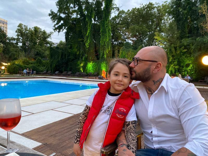 Reuniune de familie! Andreea Mantea, surpriză de ziua lui Cristian Mitrea. Vedeta a venit în România, împreună cu David