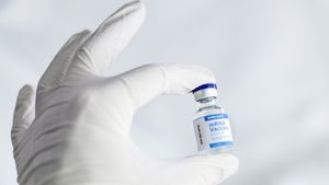 Preot din București, acuzat că răspândește fake news. Asistenta medicală din Suceva, moarta la o săptămână după nuntă, nu era vaccinată