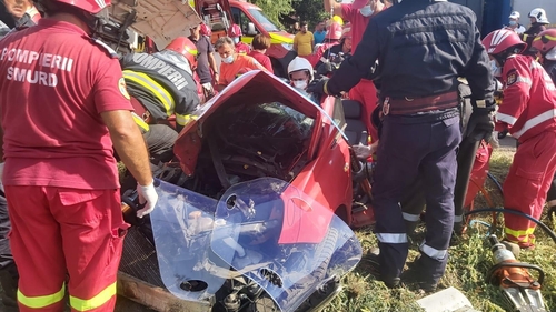 Accident grav în Prahova! Două autoturisme și o autobasculantă au intrat în coliziune. Un copil a fost preluat de elicopterul SMURD