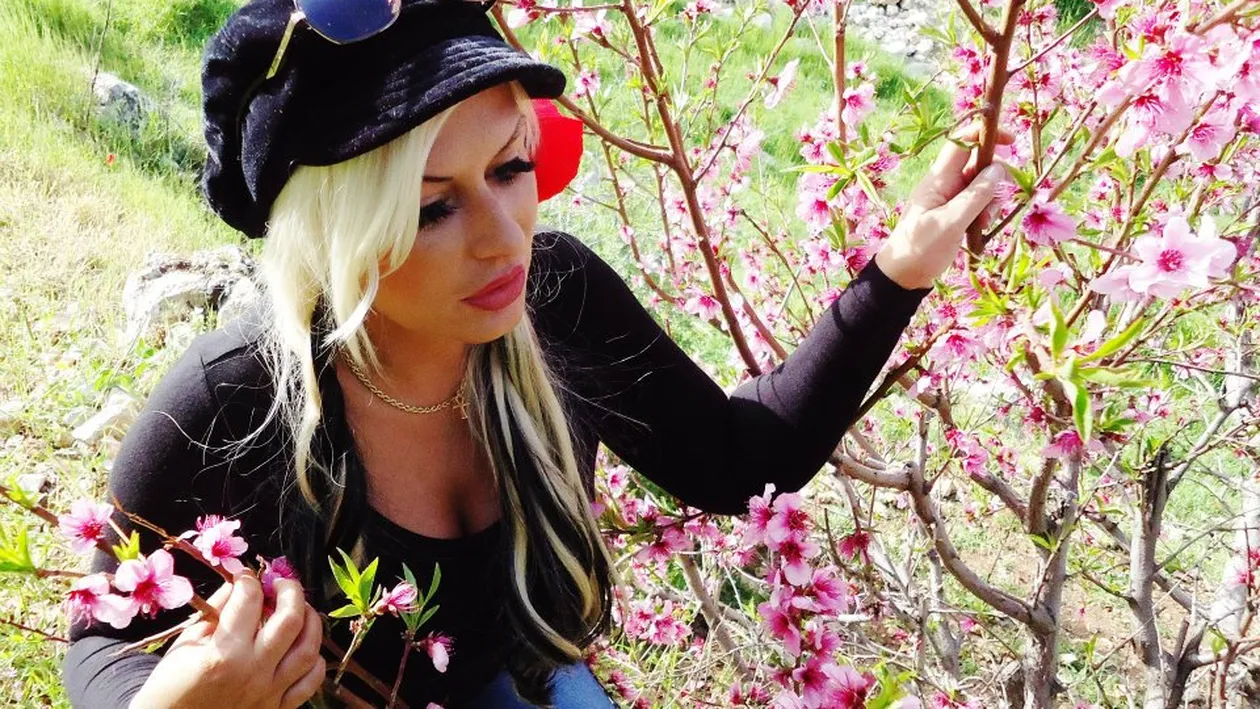 Drama sfasietoare a amantei pilotului Daniel Onoriu! Si-a ingropat fetita bolnava dupa 12 ani de chin!