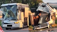 S-a activat Planul Roșu! Accident de proporții la Bacău, între un autocar și un microbuz