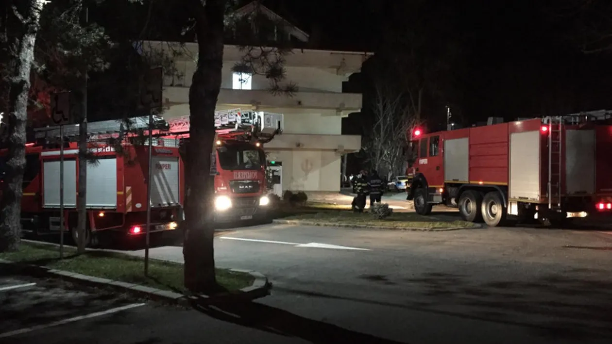 Incendiu la Spitalul de Psihiatrie din Craiova, după ce un pacient ar fi dat foc în salon. Trei medici au sărit pe geam să se salveze