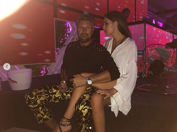 Iubita lui Cătălin Botezatu, fotografiată în chiloței prin casă: “Ai o stea norocoasă”