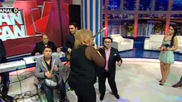 VIDEO Minune la Maxim LIVE! Uite cum s-au batut in manele Minodora si Adrian Minune!