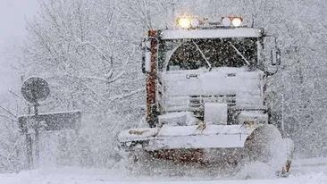 Ninsorile abundente au făcut prăpăd în Prahova și Dâmbovița. Sute de oameni au rămas fără curent electric