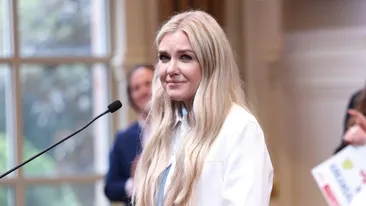 Erika Kirk, acuzată că ar fi mers la cumpărături la mai puțin de 24 de ore de la moartea soțului ei. Cum răspund reprezentanții săi