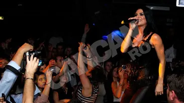 VIEDO Ellie White vrea sa rupa topurile cu noul ei hit! Asculta piesa si da-ti cu parerea!