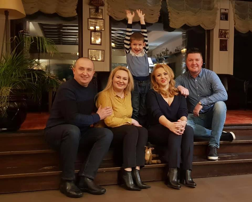 Cornelia și Lupu Rednic, despre viața în sărăcie la mașină de 80.000 €! NU îi recunoști la propria lor nuntă de acum 27 de ani