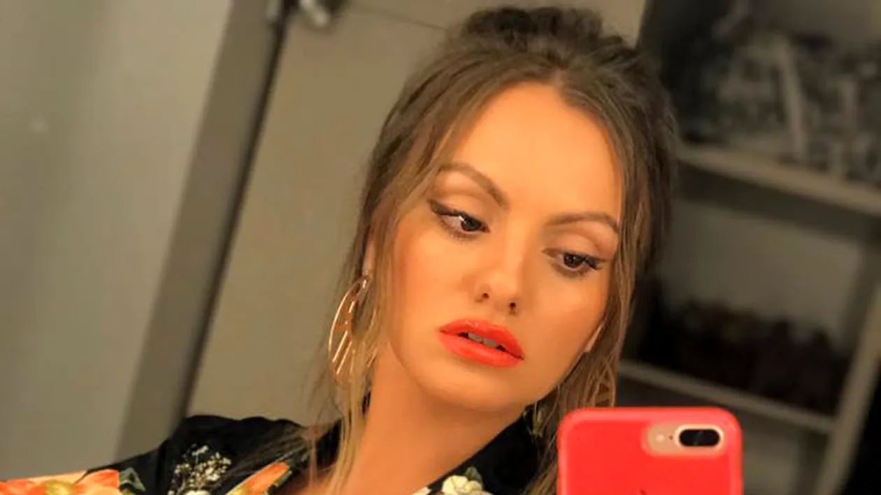 Pictorial demn de reviste pentru adulţi cu Alexandra Stan! Cântăreaţa, cu părţile intime la vedere, în public!