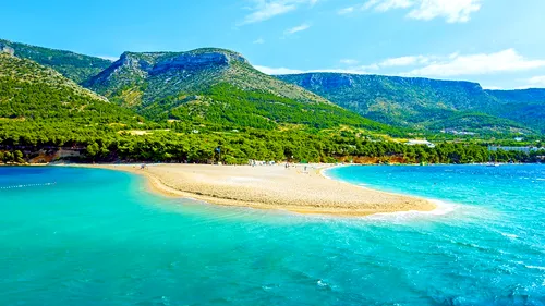 Croaţia redeschide litoralul pentru turişti! Care sunt regulile pe care oamenii trebuie să le respecte la malul mării
