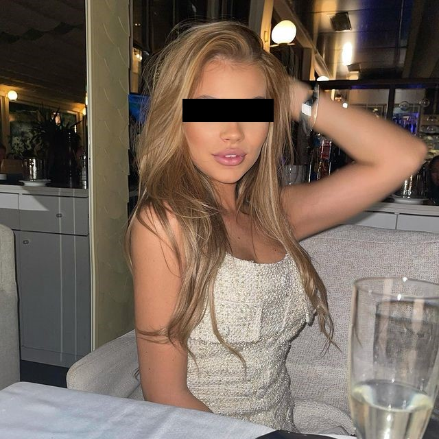 "Prințesica Turbo"  "pozează" într-un restaurant