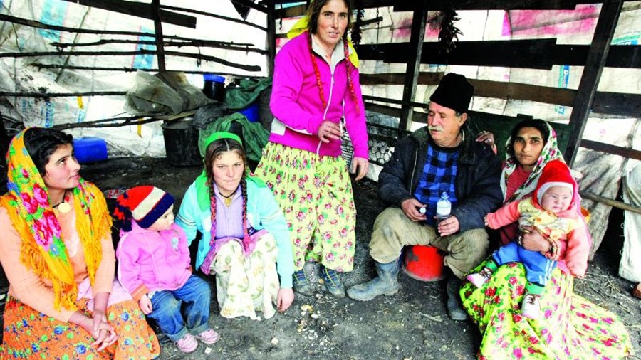 Cutremurător! Ce a pățit o familie de romi cu 8 copii, din Caracal