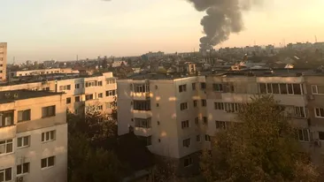 Alertă în Ploiești după ce un incendiu a izbucnit la un depozit de mase plastice