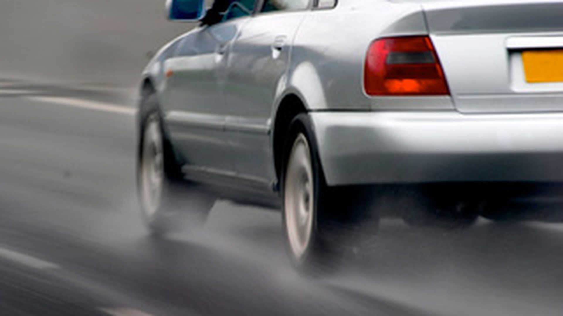 A fost nebunie in trafic de Revelion! "La fiecare semafor trecea cate unul pe rosu, se depasea pe sinele de tramvai de pe contrasens"