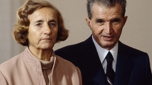 Geanta de lux a Elenei Ceaușescu, scoasă la licitație! Suma uriașă pe care o poate atinge