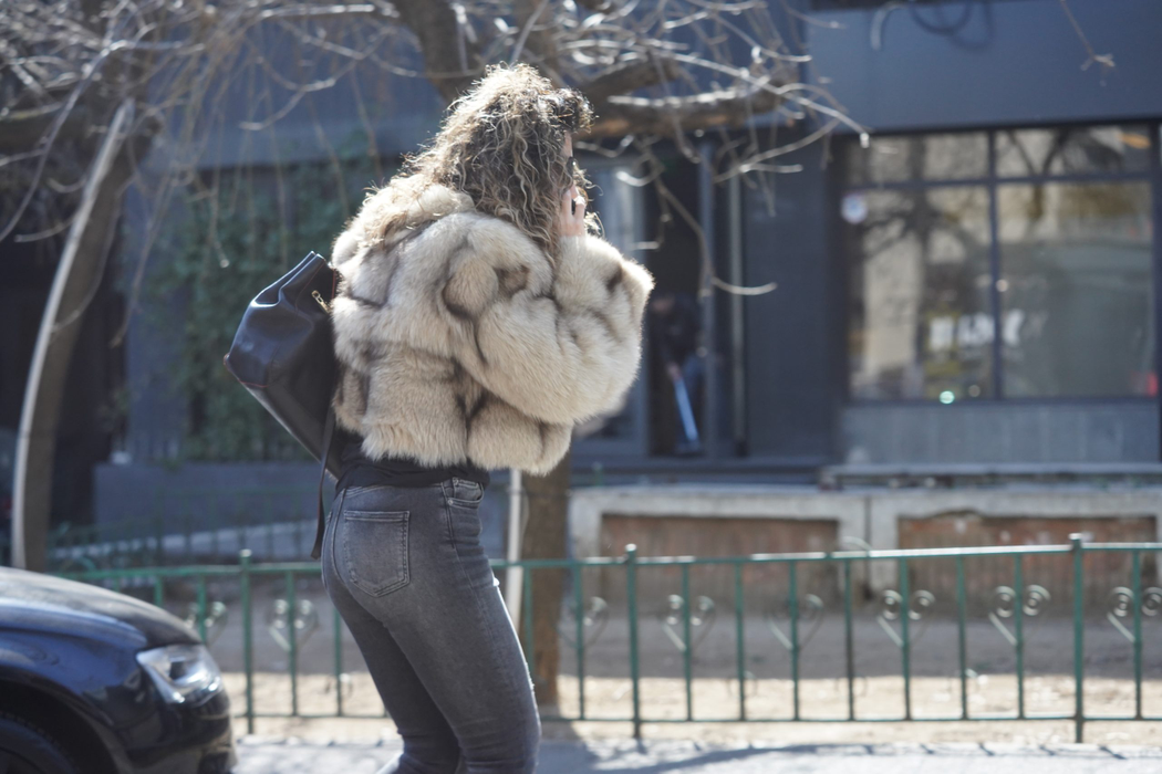 Carmen Brumă e îmbrăcată cu o haină de blană/Sursă foto: CANCAN.RO