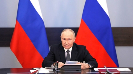 Cum arată apartamentul lui Vladimir Putin. Locuiește aici de 3 ani, dar abia acum le-a arătat jurnaliștilor interiorul
