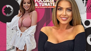 E blondă, tunată și cu zâmbetul larg pe față. Melissa arată TOP, iar bărbaților le spune „STOP”!