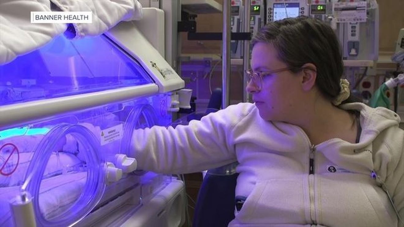 Câți copii identici a născut femeia din imagine. Se întâmplă o dată la 40.000.000 de cazuri!