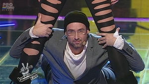Direct dintre picioarele unei dansatoare! Tibi Scobiola, la primul moment ritmat