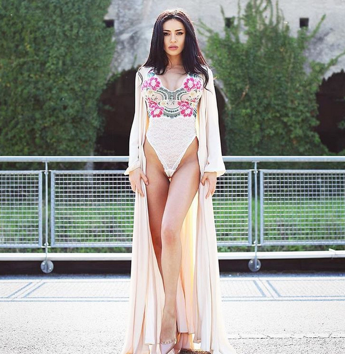 Andreea Sasu a ajuns în atenţia presei intrenaționale și datorită relaţiei cu designerul Philipp Plein