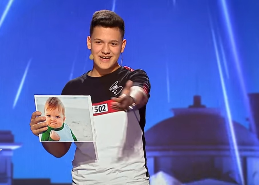 El este puștiul care i-a lăsat mască pe jurații de la ”Românii au talent”