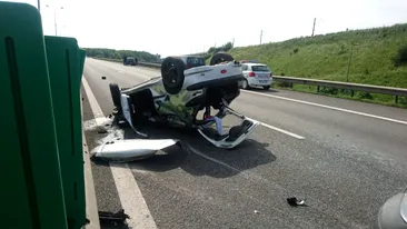 Accident pe Autostrada Soarelui, în urma căruia o mașină s-a răsturnat