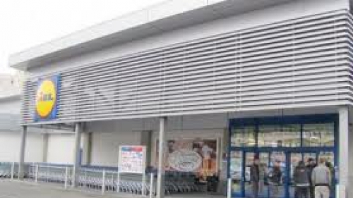 Jaf la un supermarket din Capitală! Hoţii au imobilizat trei angajate şi au furat 4.500 de lei