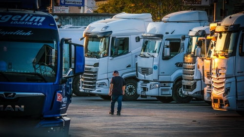 Câți bani poate câștiga un român ca șofer de TIR în Spania. Motivul pentru care unii renunță