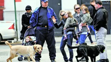 Sarah Jessica Parker are initiativa! Cu gemenele la politie