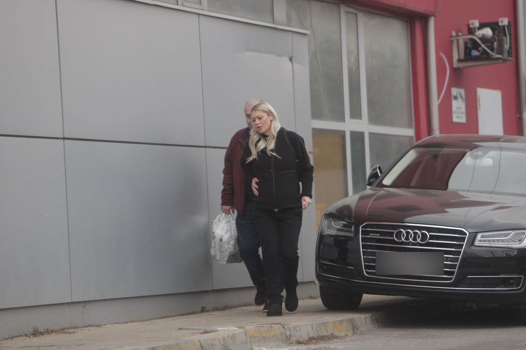 Blondina a luat în jur de 15 kg în greutate