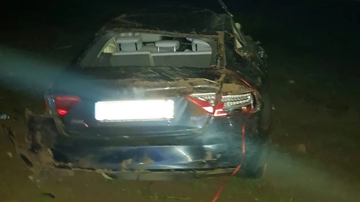 La un pas de tragedie. O tânără șoferiță a scăpat cu viață ca prin minune. Mașina s-a făcut praf