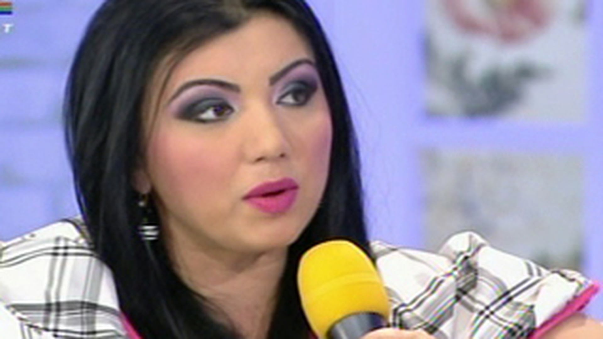 Adriana Bahmuteanu: "Iri si Moni isi bat joc de Irina si se fac de ras la televizor"