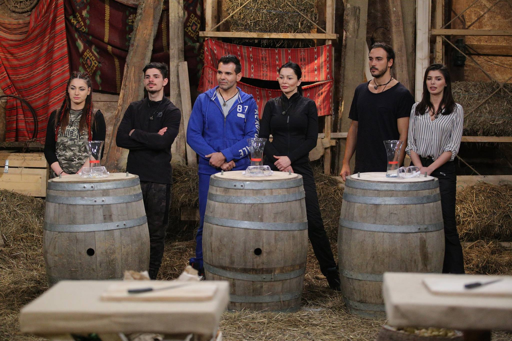 Cel mai sexy “Fermier” de la Pro TV, surprins cu două femei la o petrecere. Ce a urmat după ce a început flirtul între ei