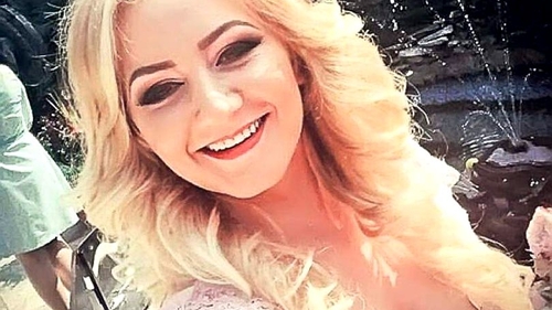 O blondă din Suceava este supranumită ”spaima șoselelor”! Soțul i-a murit într-un accident produs de ea