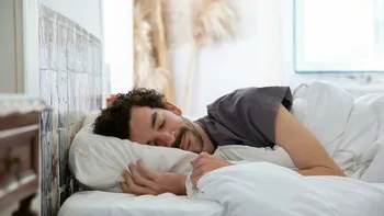 Trucuri simple pentru un somn odihnitor. Obiceiuri care te ajută să adormi mai ușor