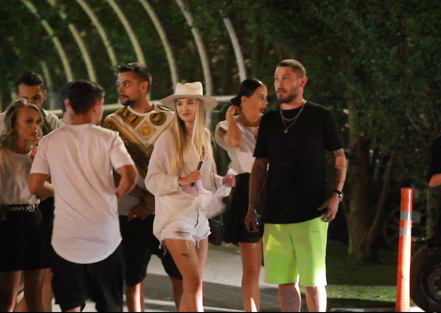 Edy Kovacs s-a distrat alături de fete apetisante și de amici într-un club din Mamaia