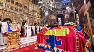 Gafă uriaşă făcută de o televiziune de limba germană din Elveţia, la funeraliile Regelui Mihai l! 