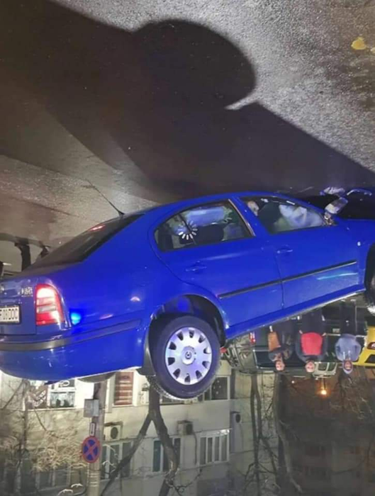 Rupt de beat, inspectorul ANAF a urcat la volan și a ajuns cu roțile în sus! Martorii s-au crucit când l-au scos din mașină