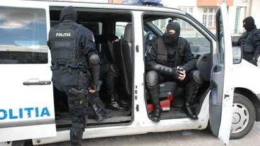 Percheziţii în Capitală! Directoarea unei agenţii de turism este suspectată de înşelăciune cu pachete turistice