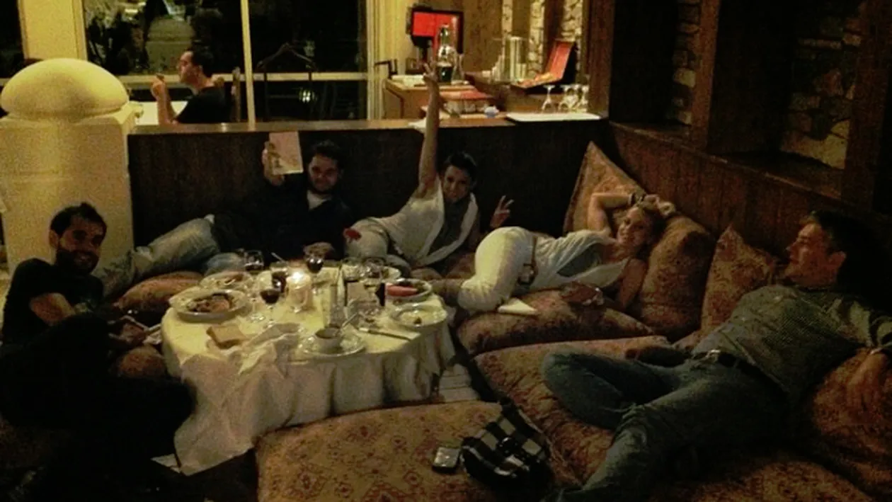 Ce viata! Uite-o pe Anda Adam rasfatandu-se ca o printesa la turci!