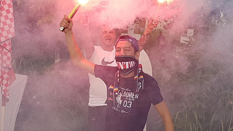 Bogdan, tatăl fetei ucise, e un înfocat dinamovist (Foto: Facebook)