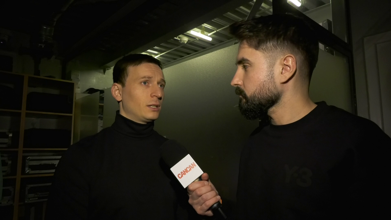 Denis Roabeș: "Orice e posibil, mai ales în 2023, e posibil să bubui cu o piesă pe care ai lansat-o în anii '80. Cu toate platformele noi de socializare e posibil orice, niciodată nu știi când ți-o preia Tik Tok-ul și ți-o duce avion!" (Foto: captură video)