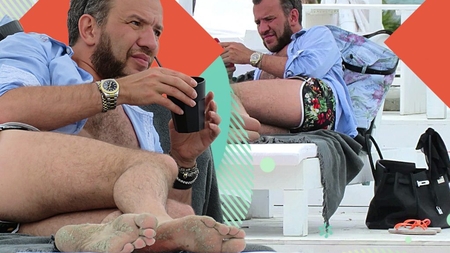Celebrul designer  a apărut pe plajă, la Mamaia, cu 20.000 € la el!