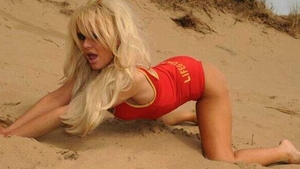 A cheltuit mii de euro ca sa arate ca Pamela Anderson! Cum arata dupa transformarea fabuloasa prin care a trecut