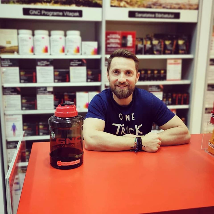 Dani Oțil are un frate cu 4 ani mai mare, dar nu vorbește cu el. Matinalul de la Antena 1 a recunoscut care e motivul rupturii: „Eu nu sunt prieten cu frate-miu pentru că..”
