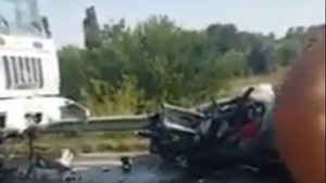 Accident groaznic la Galați! O betonieră a strivit o limuzină! Sunt doi morți și alți oameni grav răniți VIDEO